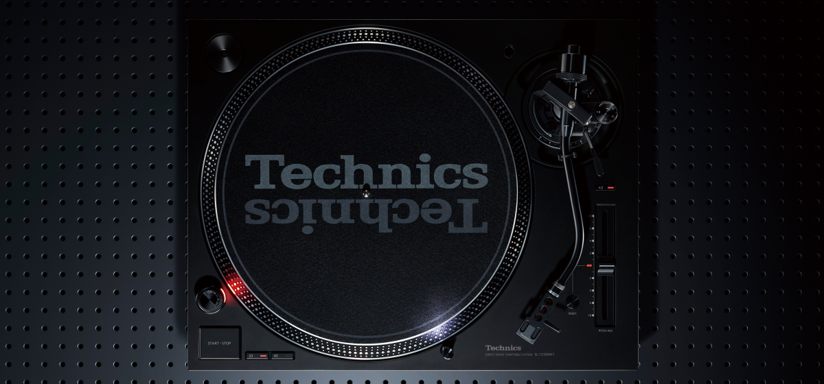 Technics SL-1210MK7EB ast 1263410.png.pub .crop .pc .thumb .640.1200