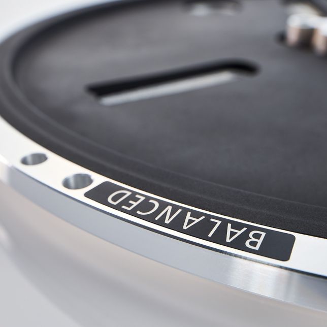Technics SL-1200GMEES Technics SL-1200GME gramofón s priamym pohonom (antivibračná konštrukcia, vysoká citlivosť počiatočného pohybu, stabilné otáčky), strieborný 9 Nastavenie vyváženia na vysokej úrovni